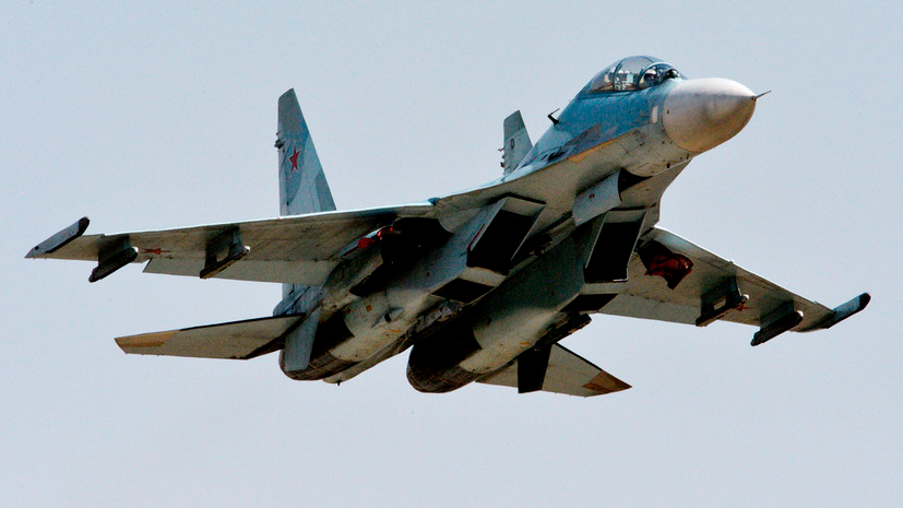 Российский СУ-27 перехватил американский EP-3 Aries 