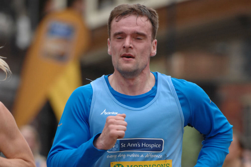 Марк Феллоуз на забеге в Манчестере, 2015 год / Marathon Photos