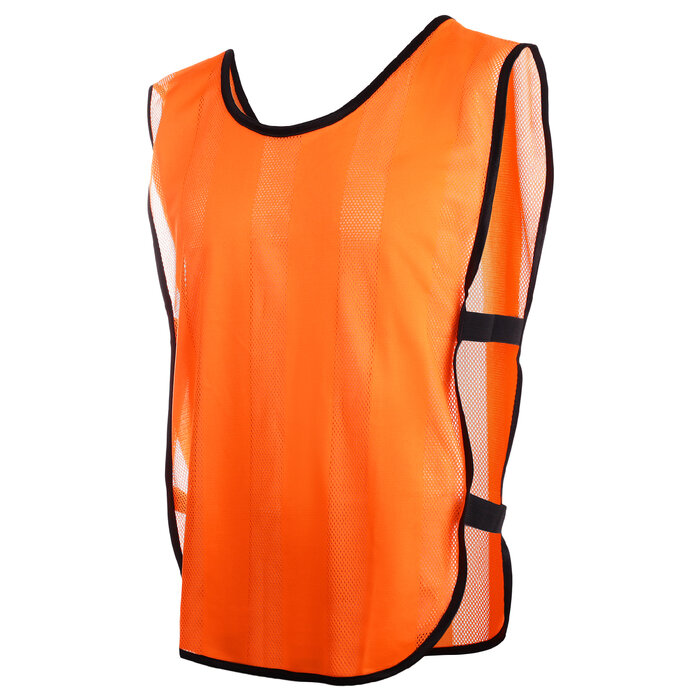 Так выглядит футбольная манишка. Она имеет различные модификации и варианты.