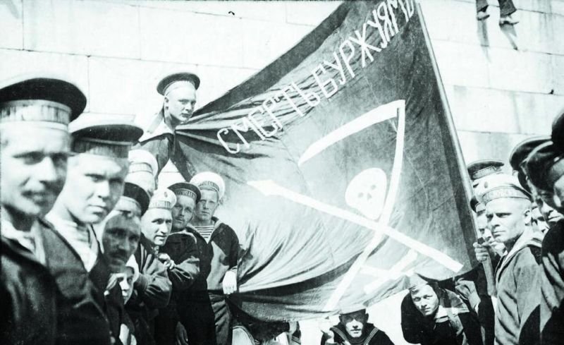 Революционные матросы. Фото: historical-fact.livejournal.com. 