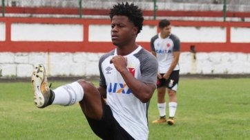 Как сообщают бразильские СМИ, ЦСКА согласовал трансфер Сантоса. Армейцы заплатят за 19-летнего бразильского хавбека 5 млн евро.
