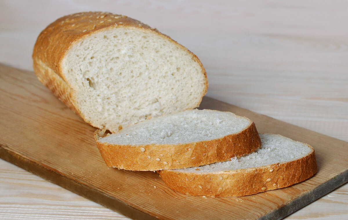 Хлеб с луком на сковороде рецепт. Тонкий хлеб. Красиво нарезать батон для бутербродов. Самый тонкий хлеб. Хлеб на сковороде быстро.