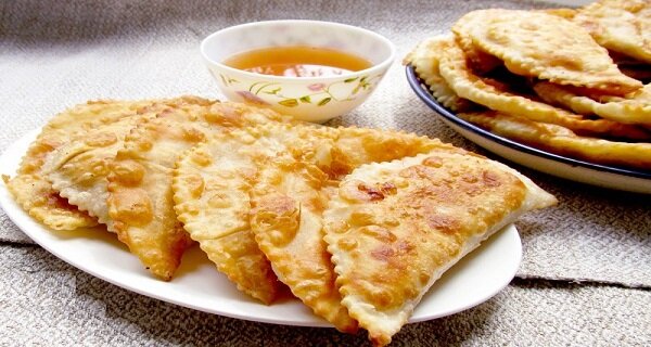 Татарские янтыки или крымские чебуреки - рецепт быстрого и вкусного блюда