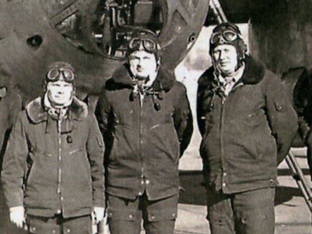 Экипаж самолёта-  В. Фомин, И. Поляков, П. П. Фалалеев 