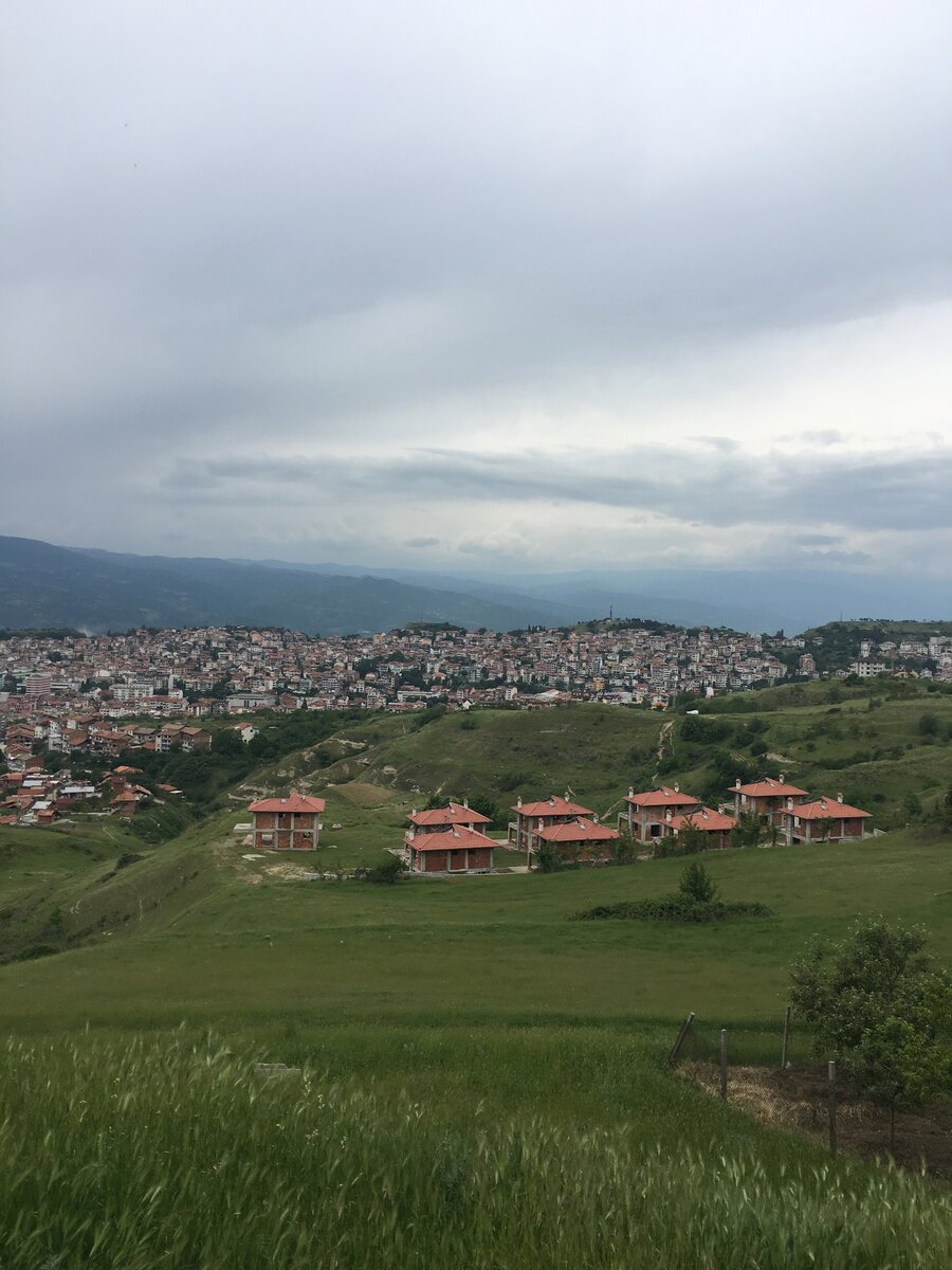 Сандански болгария. Хотово Сандански. Бастун Болгария. Сандански Болгария фото.