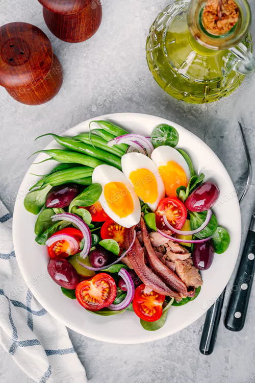 https://elements.envato.com/ru/nicoise-salad-with-tuna-anchovies-eggs-green-PCEX5HL