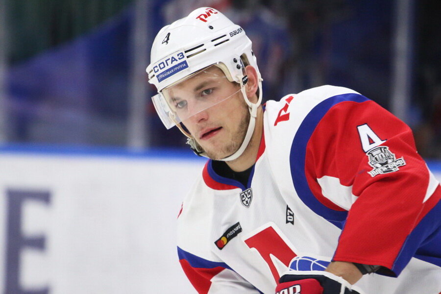 Александр Елесин в составе Ярославского Локомотива. Фото с khl.com