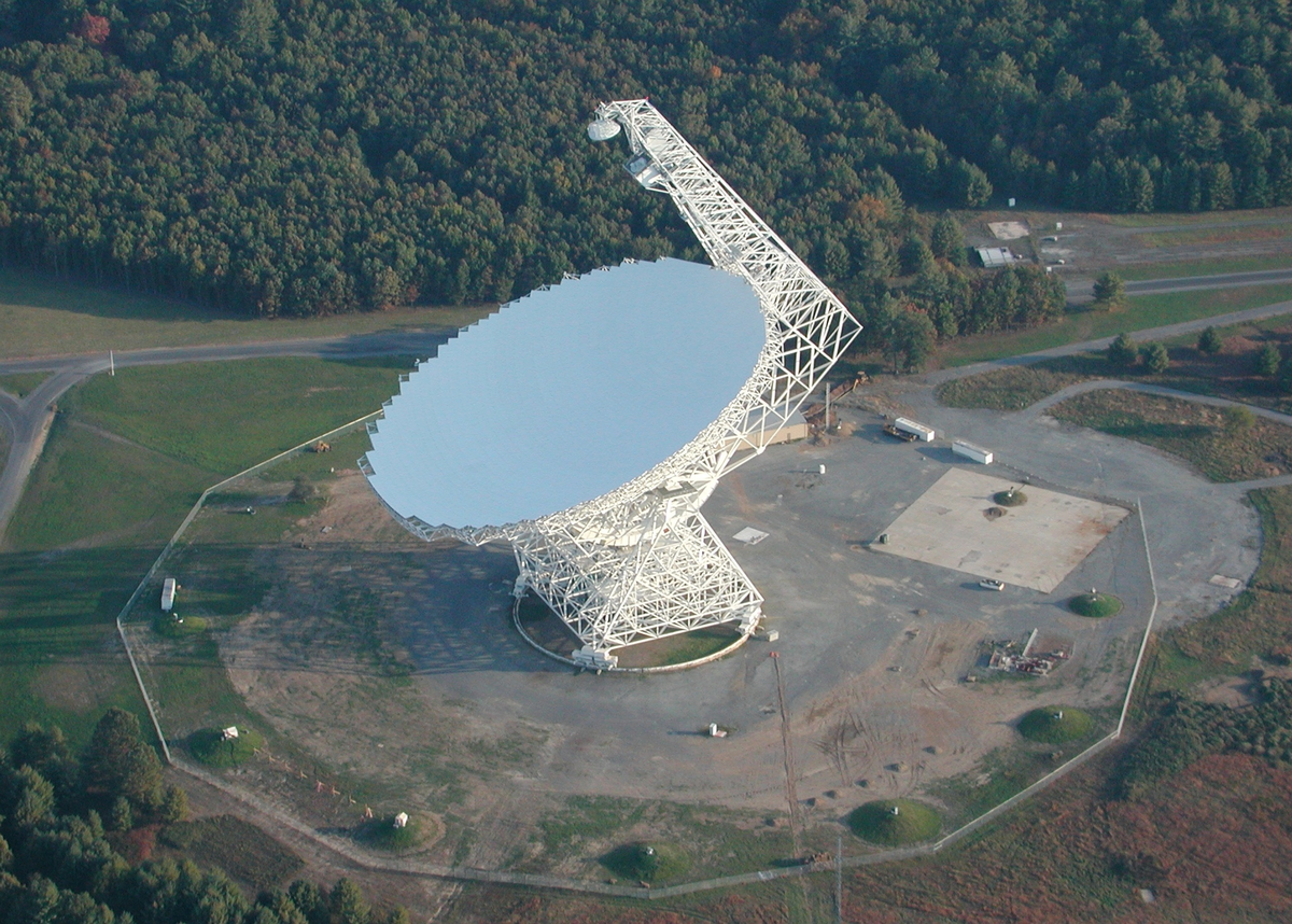 Обсерватория Грин-Бэнк (Green Bank Telescope) в Западной Вирджинии. NRAO