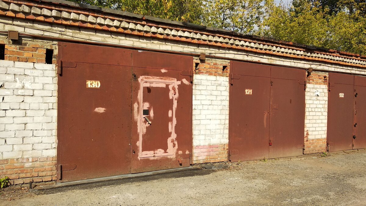 ворота гаража кооператив. гаражный кооператив россия. гаражный кооператив запад. гараж в кооперативе 2. кооперативный гараж.