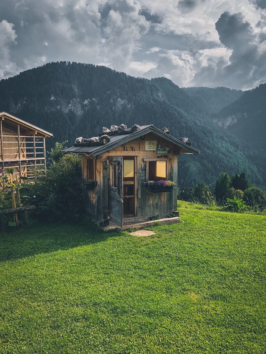 Край вечнозеленых лугов и голубых гор.
