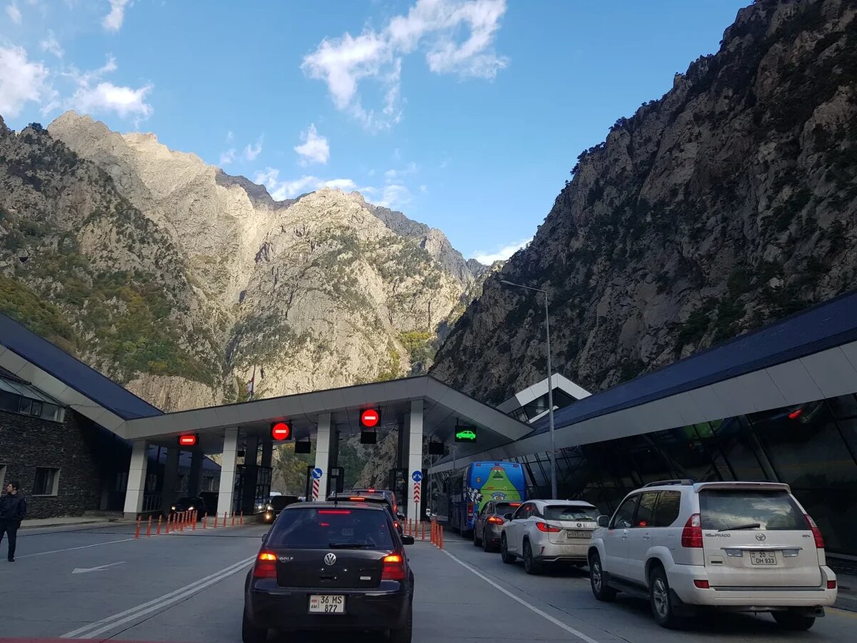 Не больше 5 машин в очереди. Всегда бы так!