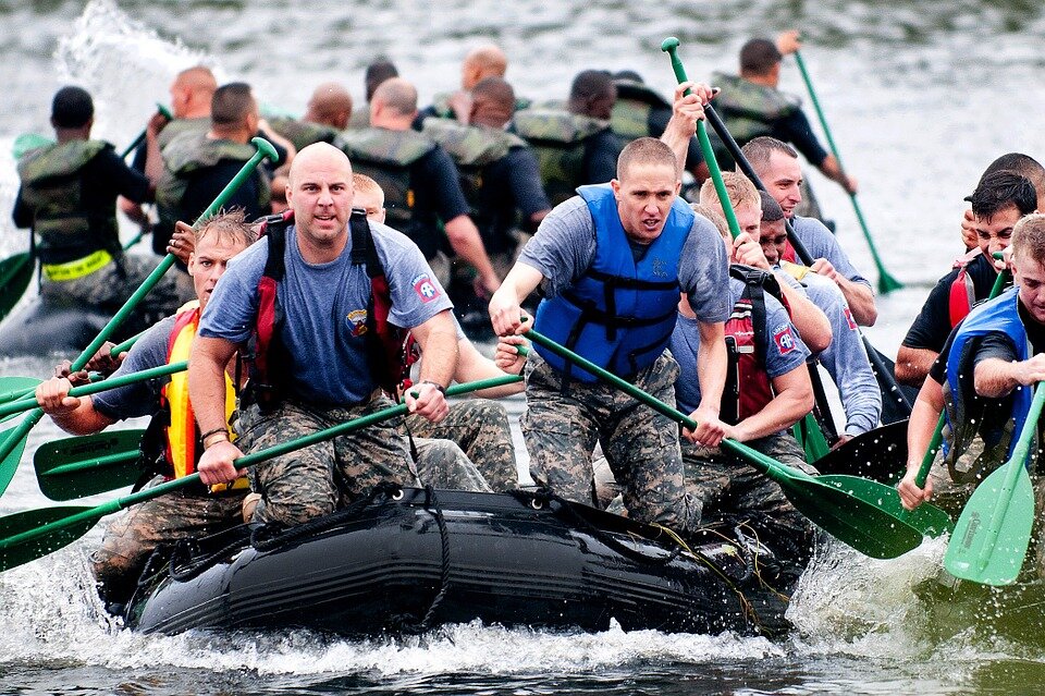 https://pixabay.com/photos/boat-teamwork-training-exercise-606187/