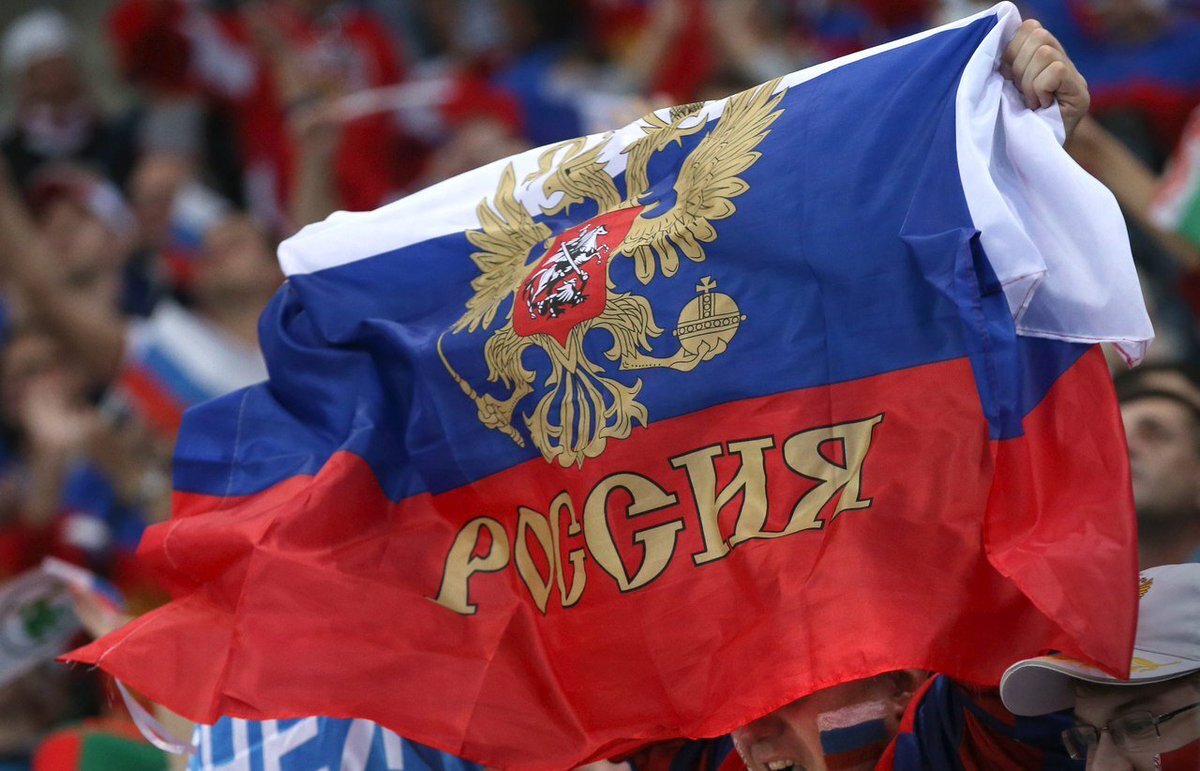 Физическая культура и спорт являются одними из эффективнейших средств профилактики заболеваний, укрепления здоровья и поддержания высокой работоспособности человека. Регулярные занятия по физической подготовке позволяют не только овладеть двигательными навыками, необходимыми для профессиональной деятельности, и развить физические качества, но и способствуют воспитанию патриотизма граждан, помогают закалить характер, подготовить себя к защите Родины. Особую важность и актуальность должны получить физкультура и спорт в настоящее время, когда приняты государственные программы по их развитию. Кроме того, в 2005 году утверждена государственная программа «Патриотическая программа граждан Российской Федерации на 2006-2010 годы», которая, по моему мнению, в большей мере должна способствовать пропаганде физкультуры и спорта чем другие. Ведь одним из важнейших направлений военно-патриотического воспитания является физическое воспитание молодежи. Служба в армии, как в военное, так и в мирное время сопряжена с постоянными высокими физическими нагрузками. Сегодняшним защитникам Родины – 18-20-и летним парням – доверено управлять сложной современной боевой техникой, различным по мощности разрушительной силы оружием. Поэтому регулярные занятия по физической подготовке позволяют не только овладеть двигательными навыками, необходимыми для профессиональной деятельности, и развить физические качества, но и закалить характер, подготовить себя к тяготам и лишениям воинской службы, которые способен стойко перенести каждый уважающий себя мужчина.
 
В последнее время некоторыми авторами в ряде публикаций ставится под сомнение важность физической подготовки для военнослужащих и, как следствие, для допризывной молодежи.  Мотивируют они обычно двумя доводами. Во-первых, утверждают скептики, в современной армии, все автоматизировано и компьютизировано и  бой ведут не солдаты, а техника – следовательно, важнее техническое совершенствование армии. Но, как сказал один писатель: «Самые совершенные ружья и пушки не стреляют по собственному почину; самые современные системы подготовки не сделают из труса героя. Нет нужды повторять избитые слова о живом духе, без которого никакая деятельность не приносит результатов». Человеческий фактор был  и будет основополагающим в боеспособности армии. А потому физическая подготовка солдата будет всегда необходима. Прославленный летчик Герой советского Союза М.М. Громов вспоминал: «Могу сказать без преувеличения, что дружба со штангой спасла мне жизнь. Когда при испытании самолета я вошел в плоский штопор, на двадцать первом витке мне удалось выбраться из машины. Я имел достаточно сил, чтобы подобрать под себя ноги, положить локти на борта и встать, как встают со штангой, которая тяжелее атлета в три раза. После этого я сел на борт, взялся за кольцо и покинул самолет. Кое-кто из летчиков в такой ситуации погибал».