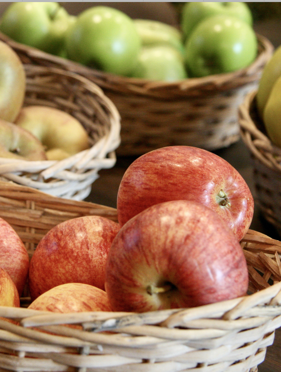 https://pixabay.com/photos/apple-apples-fruit-autumn-sweet-2447839/