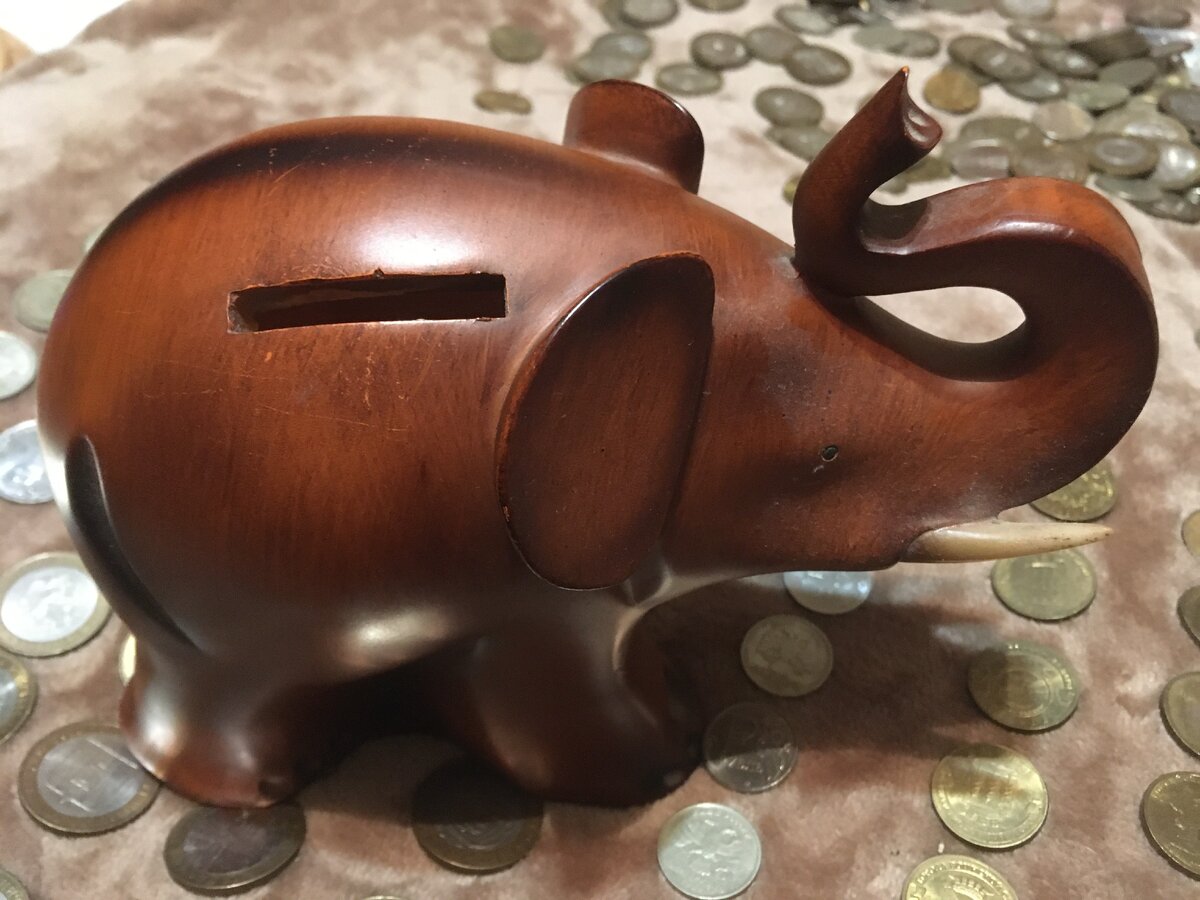 Моя копилка для юбилейных и "редких" монет, которую я уже наполнил.