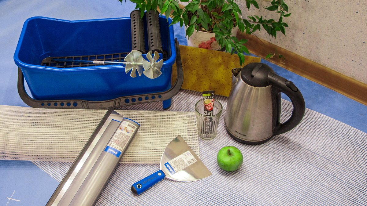 Натюрморт со строительным инструментом