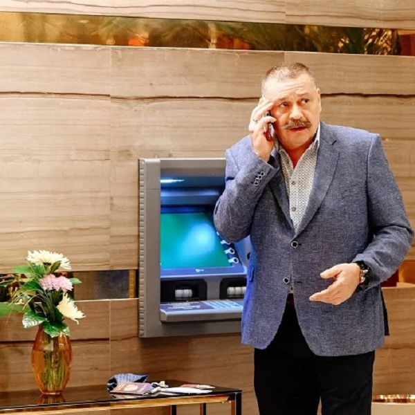 Дмитрий Назаров в сериале «Кухня. Война за отель»