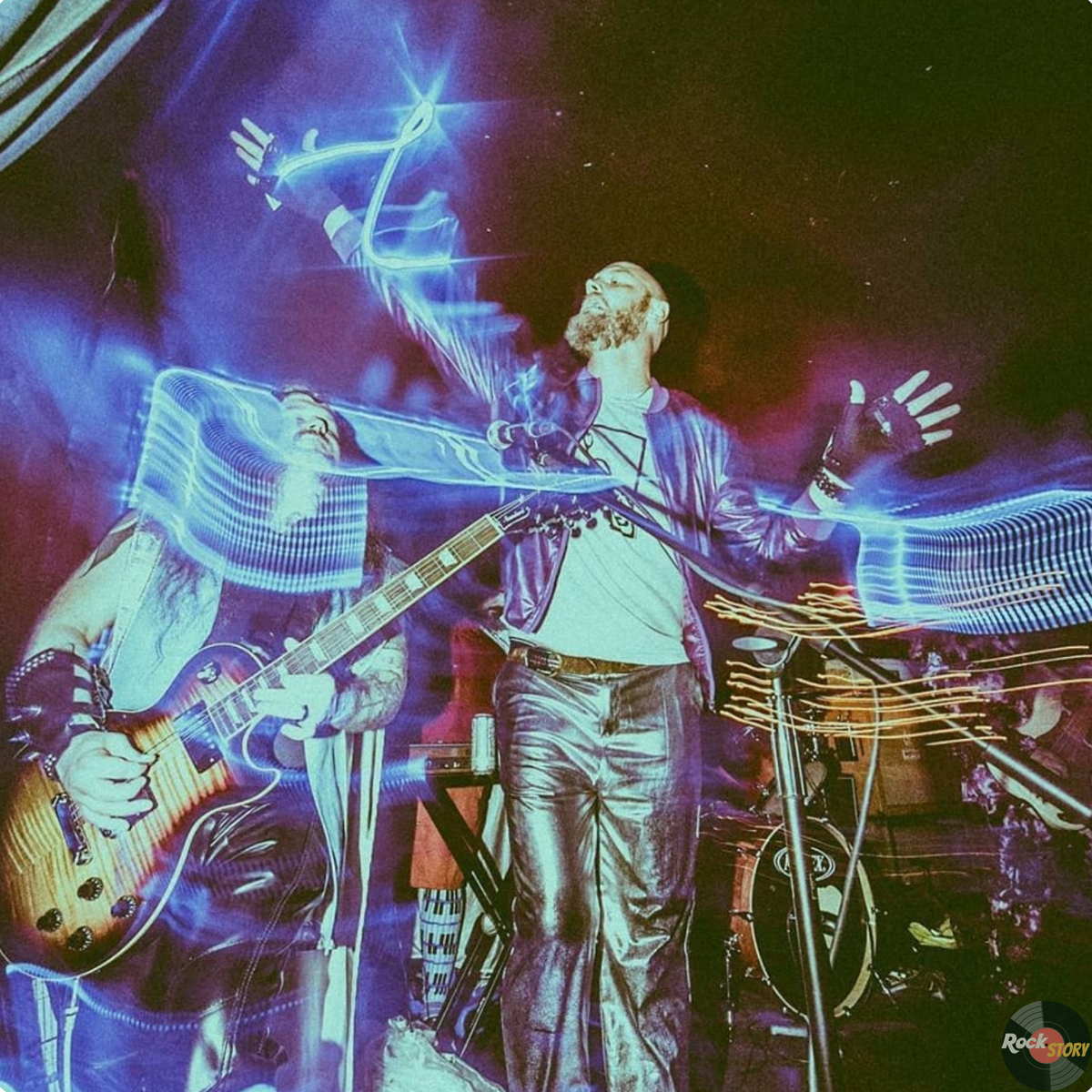 На фотографии: участники группы  Rainbows Are Free 