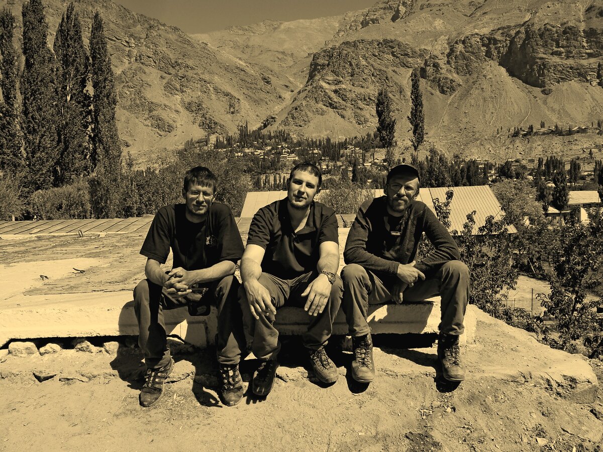 Город Хорог. Напротив афганского консульства.