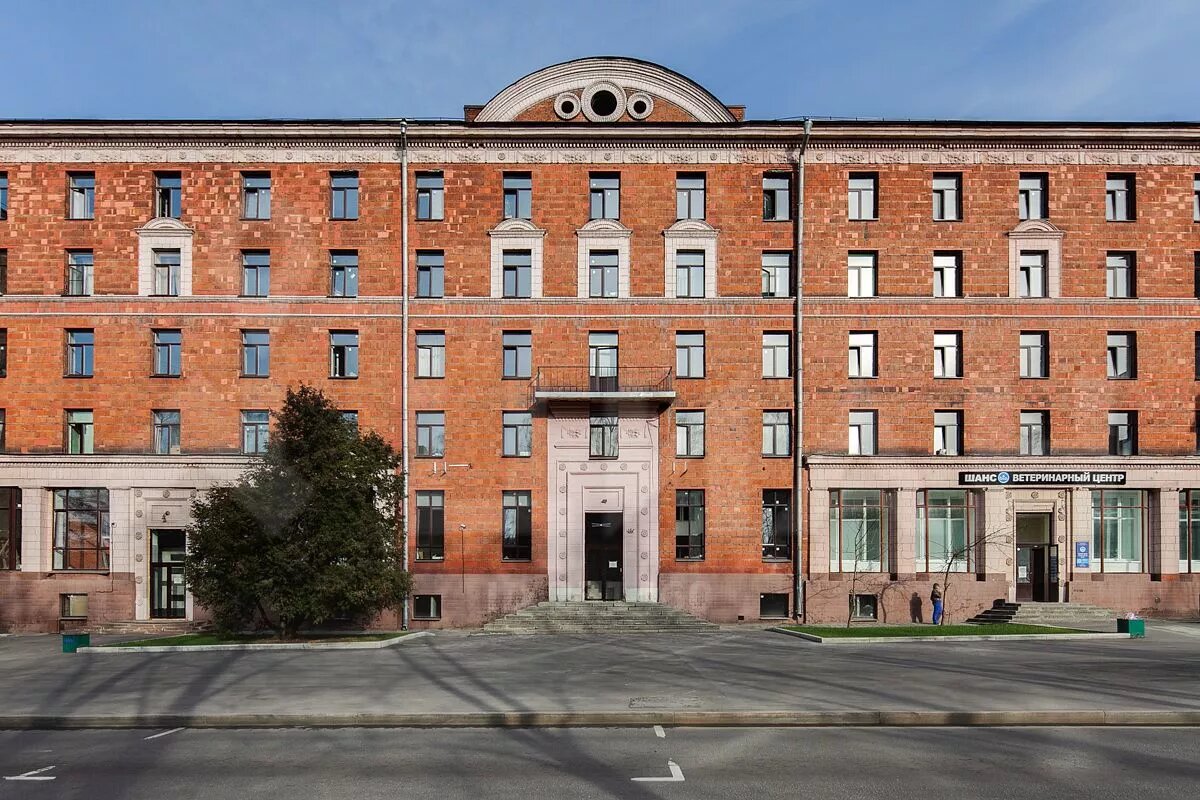 С детства мечтала жить в сталинке.