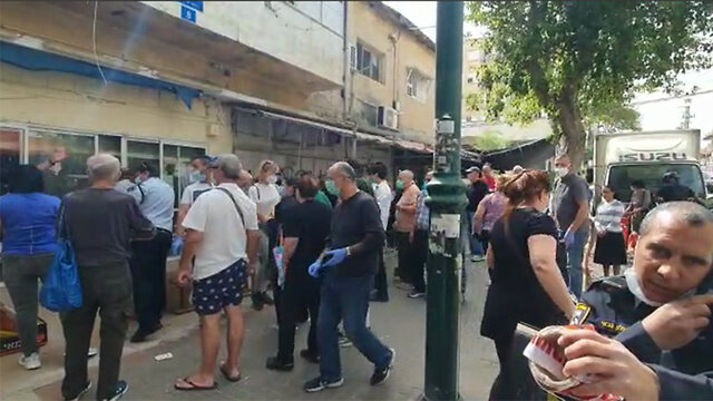 Очередь за яйцами в Израиле на улице Йегуда Халеви в Ришон ле-Ционе. Фото портала Вести. Израиль по-русски
