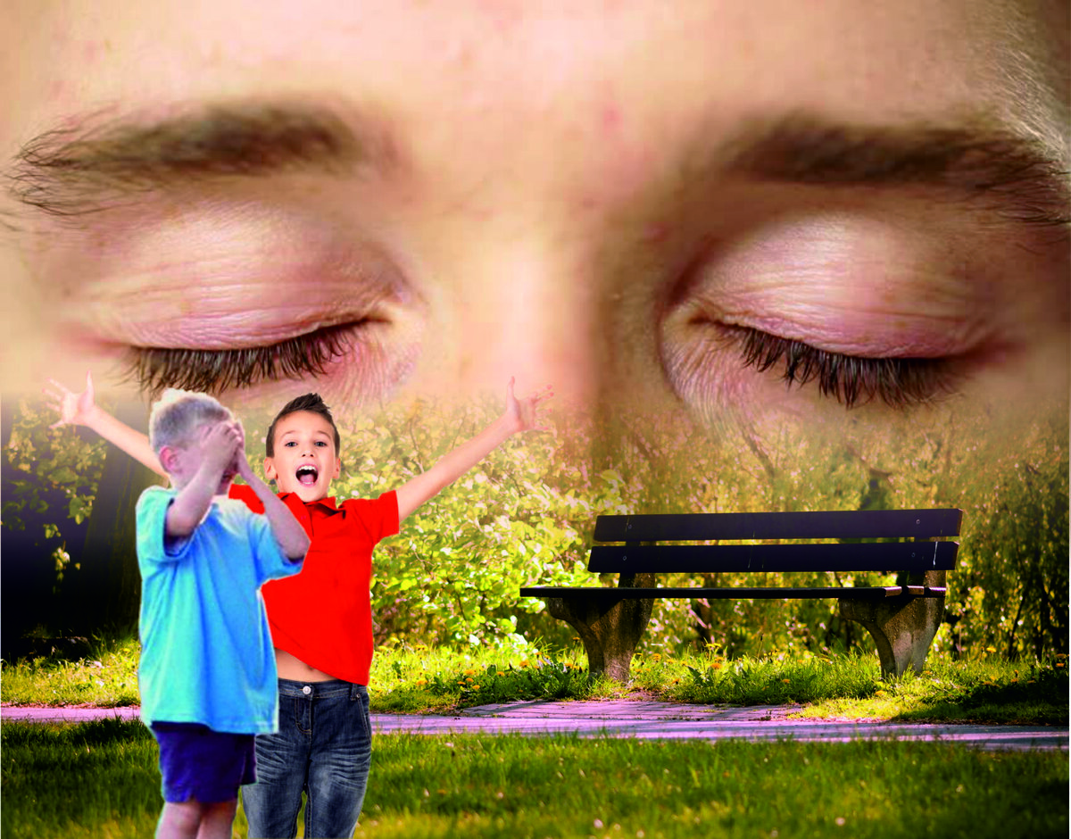 Часто можно видеть. Ребенок вспоминает. Ребенок с закрытыми глазами. Закрытые глаза. Яркие воспоминания.
