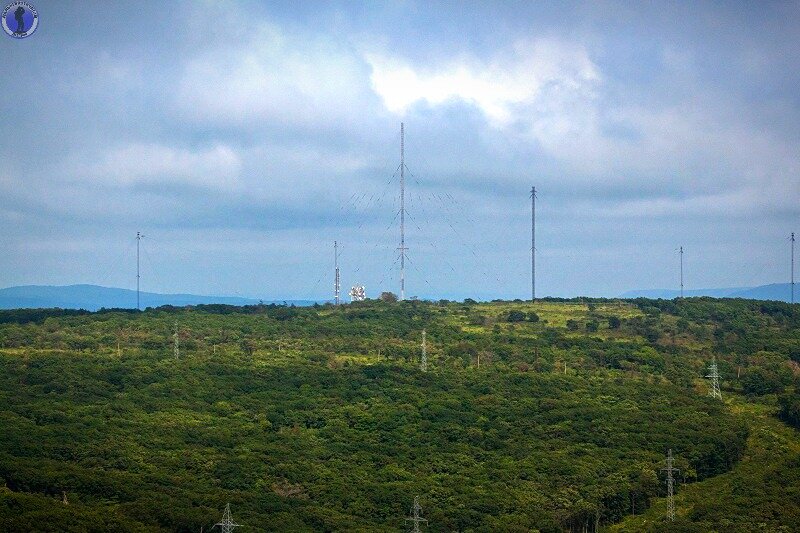 Огромный заброшенный ржавый антенный комплекс КВ связи 