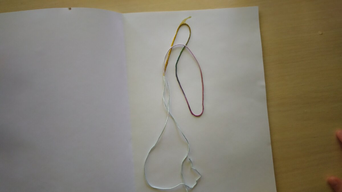 Можно уложить завитушками