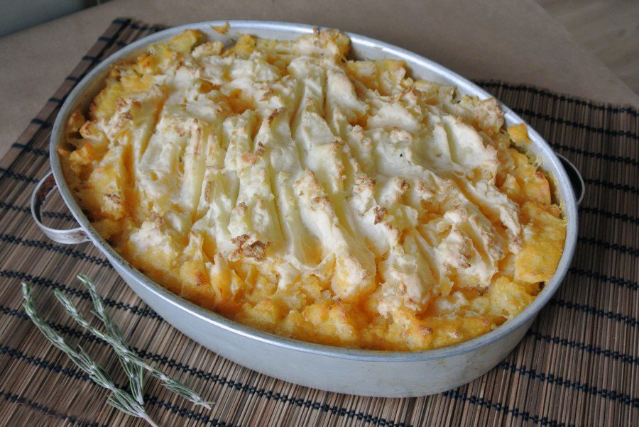 картошка под сыром. пироги с картофельным пюре. запеканка с грибами и картофельным пюре. картофельный пирог с рыбой. картофельный пирог.