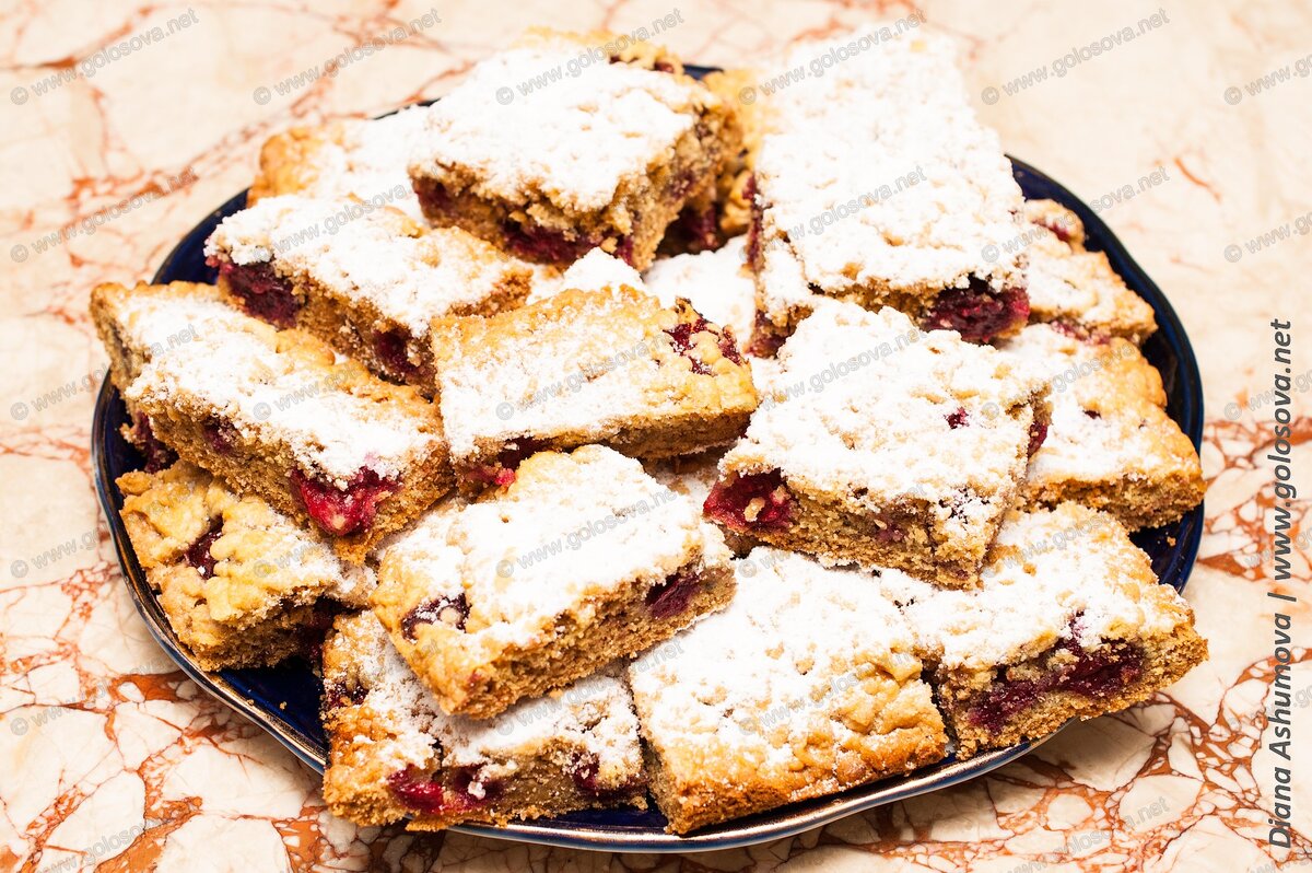 тертый пирог с вишней