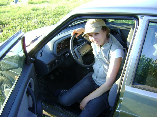 Первый раз приехала на свое поместье на новой машине, которую на днях купили