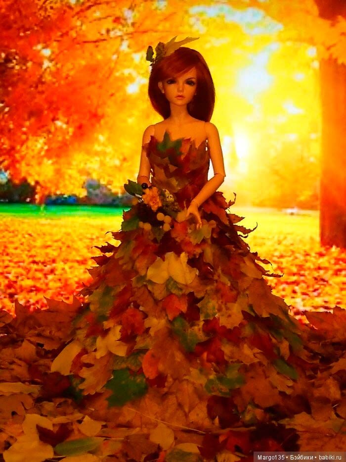 Осенний костюм из листьев