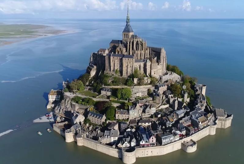 Остров-крепость Мон-Сен-Мишель, Франция.