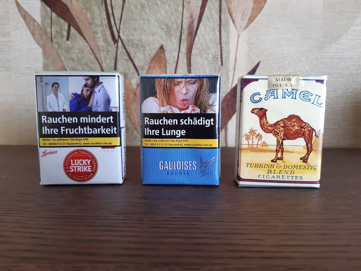 Демонстрационное фото: слева немецкие сигареты, справа американский Camel.
