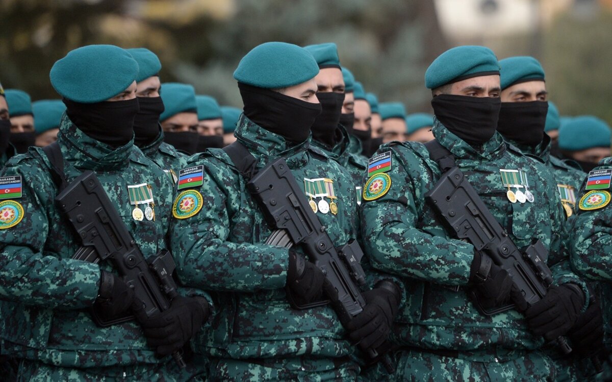 Демонстрация армии Азербайджана