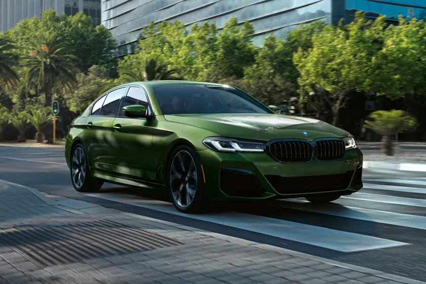 
Высокопроизводительные автомобили нередко оказываются быстрее, чем заявляют производители. В частности, у немецких производителей есть привычка занижать показатели производительности. Официально 4,4-литровый двигатель V8 с двойным турбонаддувом BMW M550i 2021 года имеет мощность 523 л.с. и 553 фунт-фут, но RaceChip обнаружил, что он выдает 526 л.с. и 568 фунт-фут крутящего момента при подключении к динамометрическому стенде.