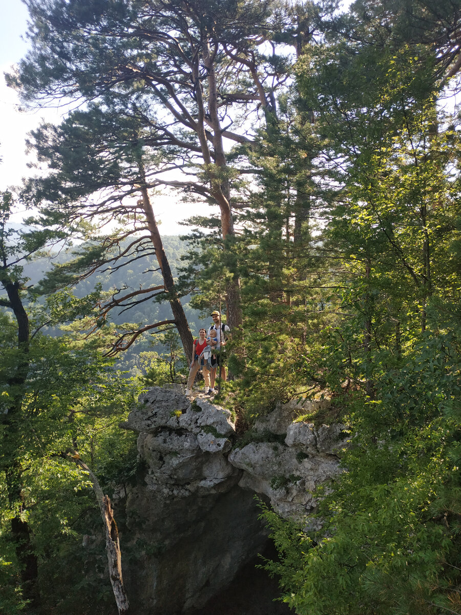 Поднимались на внедорожнике в ущелье. Личное фото