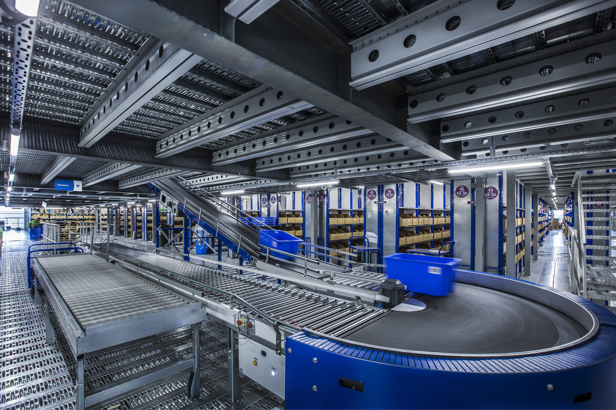 Склад Ozon в Санкт-Петербурге