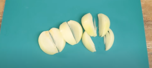 Нарезанный лук