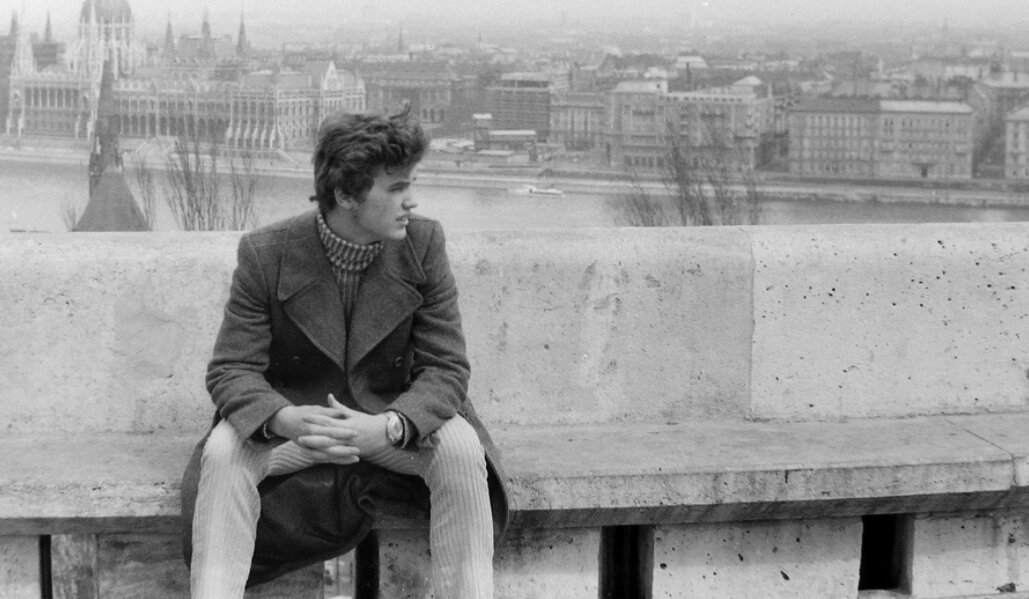 Миклош Калочаи на фоне родного Будапешта. Фото: Pinterest