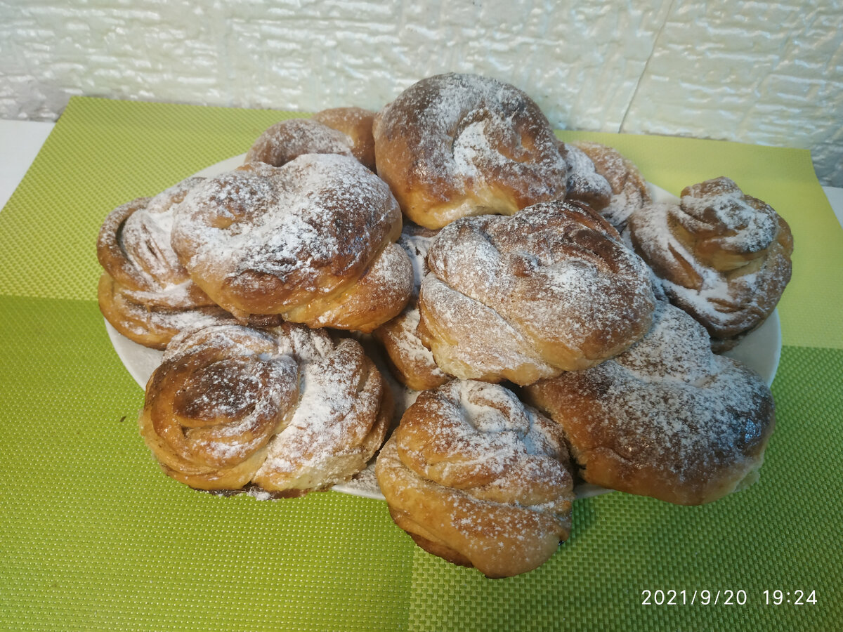 Булочки с сахаром и корицей