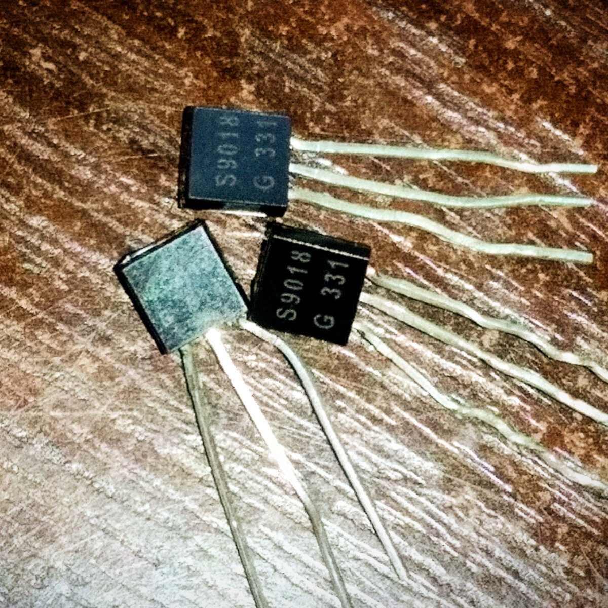 Транзистор S 9018 высокочастотный