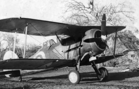 Британский истребитель Gloster "Gladiator" - основной истребитель английских ВВС на Средиземном море в начальный период войны