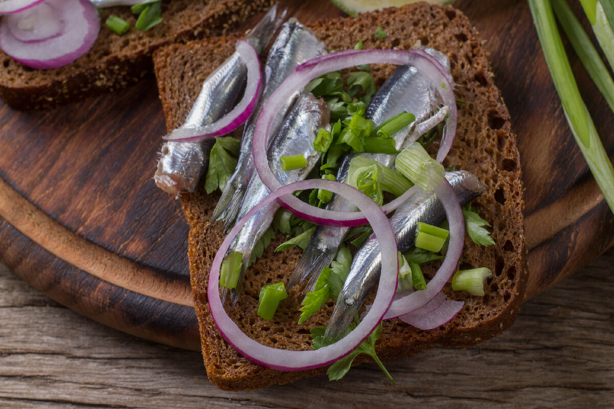 Бутерброд с килькой.