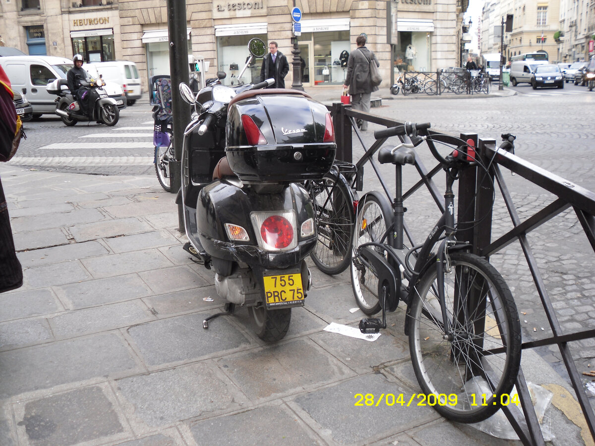 Фото сняты автором поста в Париже