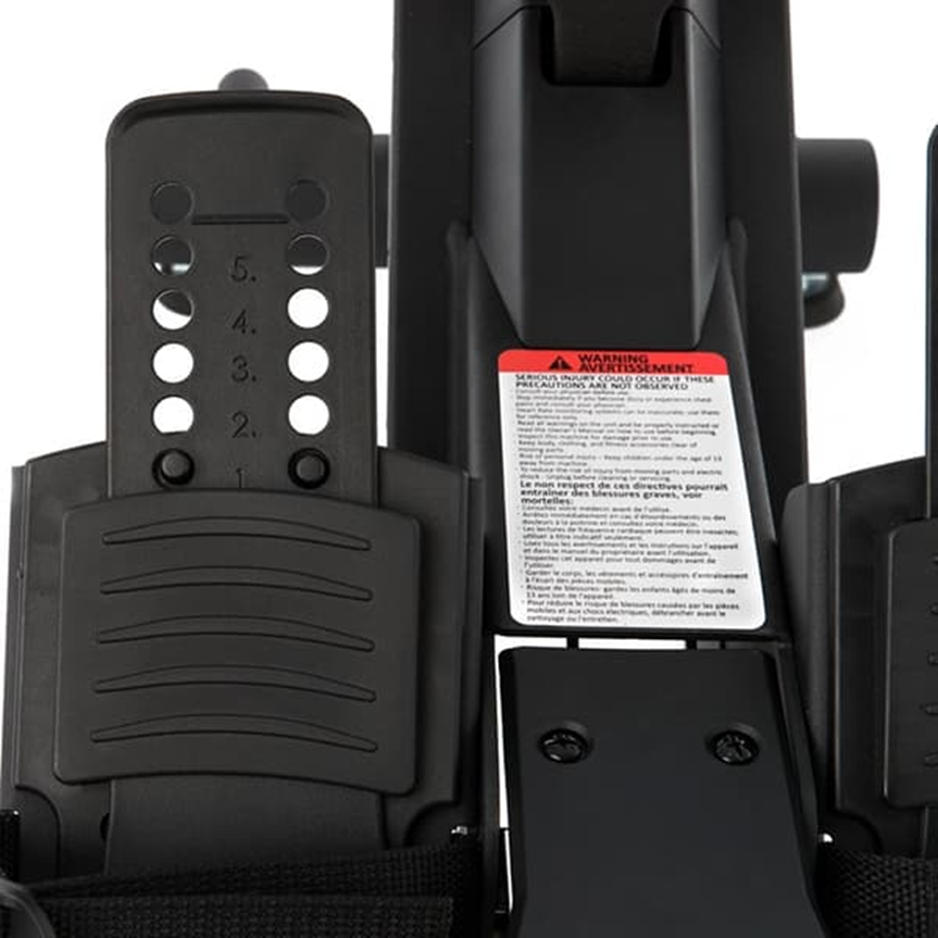 Педали имеют широкий диапазон регулировок и хорошо фиксируют ступни.