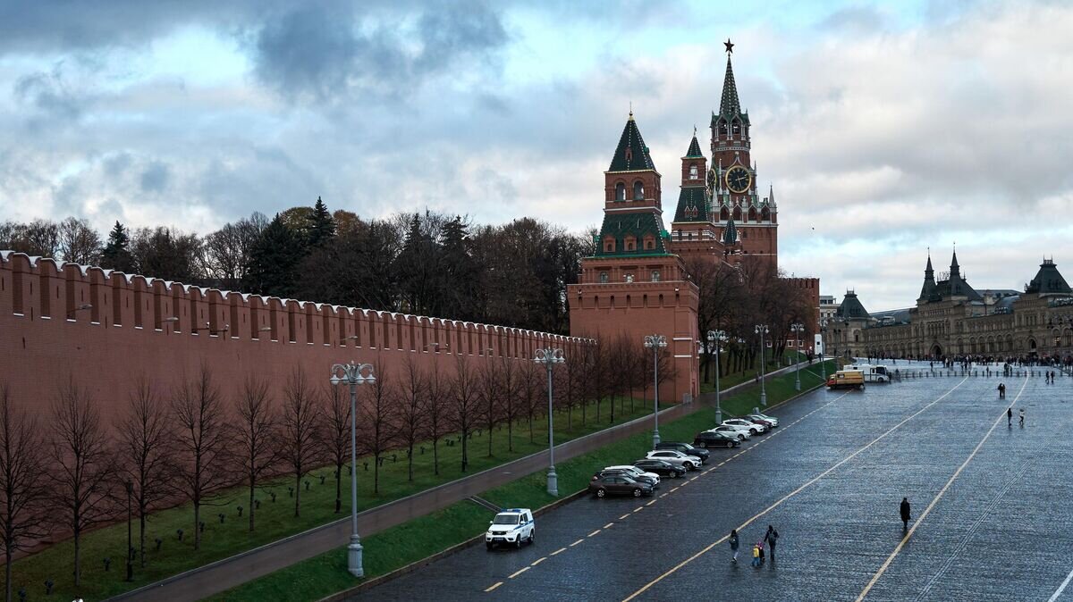    Прохожие на Васильевском спуске в Москве© РИА Новости / Алексей Даничев