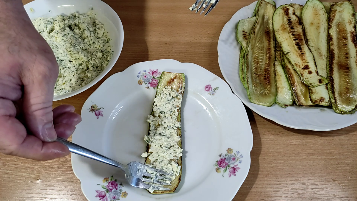 Эти Кабачки разлетаются на ура! Очень вкусная закуска из кабачков, плавленного  сырка, и чеснока(готовлю на все праздники) | На кухне два в одном | Дзен