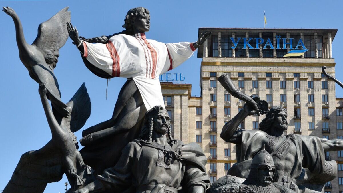    Памятник основателям Киева на площади Независимости в Киеве© РИА Новости / Стрингер