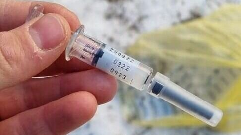     В минздраве Удмуртии заявили, что найденный 20 ноября возле ГП №6 пакет с вакциной от гриппа выбросили не сотрудники больницы, а его подбросили посторонние лица с целью опорочить медучреждение. Об этом пресс-служба минздрава сообщила 22 ноября в соцсетях.